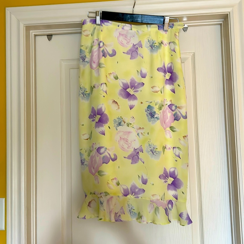 NWOT Priani size 8 yellow knee length skirt with ruffles